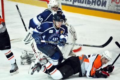 ХК «Рязань» дома сокрушительно проиграл нижнетагильскому «Спутнику»